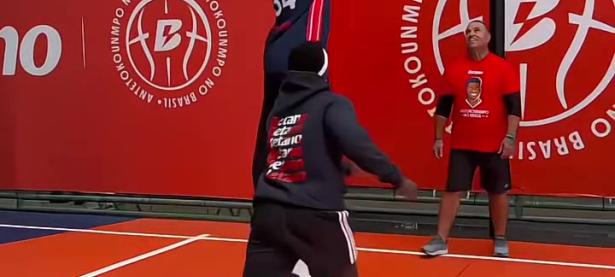 球速-关于字母哥意外战胜西班牙队，出色发挥引爆全场！赛场气氛高涨的信息