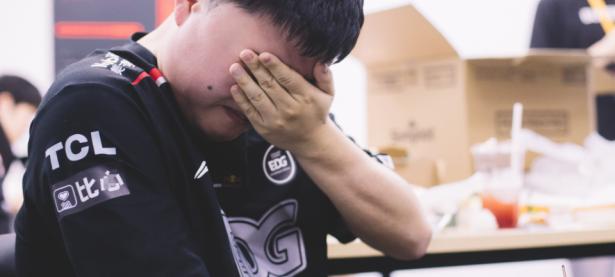 -包含Uzi爆冷击败SKT，战术调整引爆全场！的词条